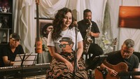 Kegiatan sehari-harinya bersama sang putra pertama, Gewa, juga kerap menghiasi laman Instagram Mutia Ayu. (Foto: dok. Instagram @mutia_ayuu) 