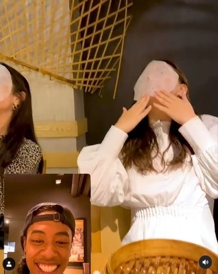 Dua Wanita Kena Prank Kertas Dim Sum Jadi Masker Wajah