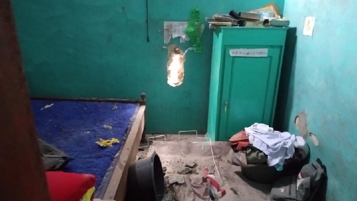 rumah kesambar petir