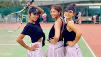 Pose Shanty Paredes dan rekan-rekannya. Nggak keliatan kayak ibu-ibu kan guys? Dok. Instagram/shantyparedes