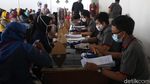 Antrean Penerima KJP Tahap 2 Mengular di Matraman