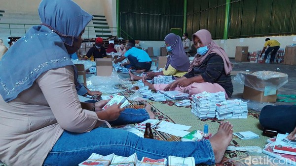 Surat Suara Pilkada Boyolali Mulai Disortir dan Dilipat