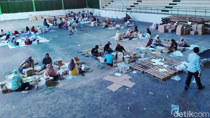 Komisi Pemilihan Umum (KPU) Boyolali mulai melakukan pelipatan dan sortir surat suara untuk Pilkada serentak 9 Desember 2020 mendatang. Persiapan logistik Pilkada itu berlangsung di GOR tenis in door dan ditargetkan selesai dalam 5 hari. Pelipatan dan sortir surat suara itu tetap dengan protokol kesehatan dan dijaga aparat kepolisian.