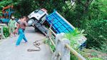 Truk Ini Nyangkut di Tepi Jurang Gegara Google Maps, Kok Bisa?