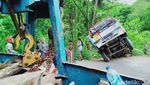 Truk Ini Nyangkut di Tepi Jurang Gegara Google Maps, Kok Bisa?