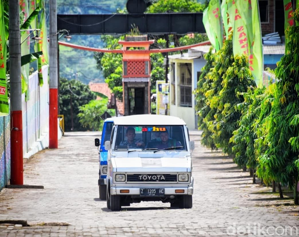 Wagub Jabar Uu Ruzhanul Ulum Dinas Pakai Toyota Kijang Doyok Jadul