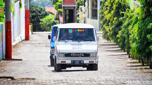 Wagub Jabar Uu Ruzhanul Ulum Dinas Pakai Toyota Kijang Doyok Jadul