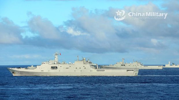 Wuzhishan (Hull 987), Kunlunshan (Hull 998) and Changbaishan (Hull 989)  ((eng.chinamil.com.cn/Photo by Liu Jian))