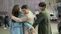 Sebuah foto yang menampilkan cinta segitiga antara Sa Ha, Chul San, dan Yong San, diunggah ke Instagram. (Foto: dok. Instagram Suzy/Stephanie Lee/Kim Do Wan) 