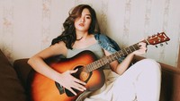 Ochi Rosdiana kini tengah membintangi sinetron berjudul Anak Band. (Foto: dok. Instagram @ochi24) 