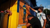 Sebagai bentuk penghormatan terhadap Diego Maradona, pemerintah Argentina menetapkan tiga hari berkabung nasional. Tak hanya Argentina, sejumlah negara pun turut berkabung atas meninggalnya Maradona. dok. abc  