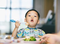 Tips Mengenalkan Mindful Eating Agar Anak Terhindar dari Obesitas