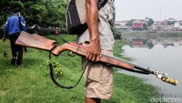 Berburu ikan dengan senapan angin menjadi hobi sejumlah warga dan membentuk sebuah komunitas.