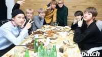 Saat Jungkook lulus dari sekolahnya, member BTS juga merayakan dengan makan bersama. Mereka terlihat menikmati beragam hidangan khas Korea. Foto: dok. BigHit Entertainment