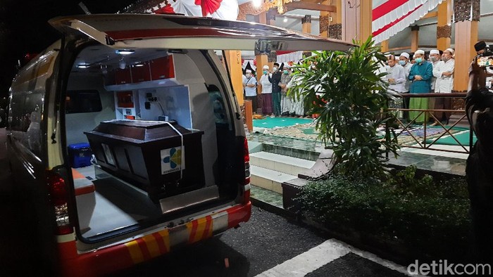 Bupati Situbondo Dadang Wigiarto positif COVID-19 meninggal