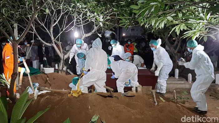 Bupati Situbondo Dadang Wigiarto positif COVID-19 meninggal