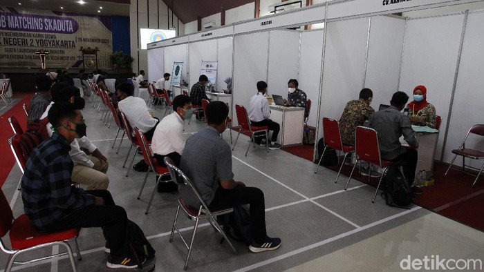 Job Matching Bursa Kerja Khusus (BKK) Pusat Pengembangan Karir Siswa digelar di SMK N 2 Yogyakarta, Kamis (26/11). Bursa kerja ini menerapkan protokol kesehatan.