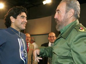 Dekat dengan Para Pemimpin Kiri, Apakah Maradona Seorang Komunis?