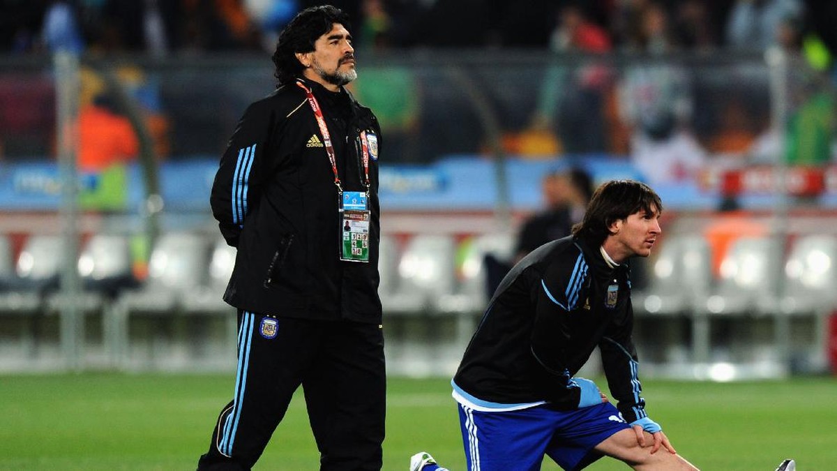 DIego Maradona dan Lionel Messi di Piala Dunia 2010. (Foto: Getty Images/Stanley Chou)
