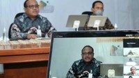 Hanya dengan mengakses Mandiri Syariah Mobile, nasabah yang sebelumnya telah memiliki Tabungan Mudharabah atau Wadiah Mandiri Syariah, dapat membuka tabungan yang saldo kepemilikannya berupa gram emas. Selanjutnya nasabah dapat membeli, menjual, mengambil fisik dan bahkan mentransfer saldo emasnya kepada orang lain.