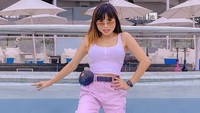 Eva Belisima kini jadi penyanyi dangdut. Sejak lama dia juga sudah berkarier sebagai penyanyi lokal dan merilis album berbahasa daerah. (Foto: dok. Instagram @evabelisima_official) 