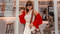 Sebelumnya Eva Belisima juga pernah dikabarkan dekat dengan Kriss Hatta. Lantaran ketika Kriss Hatta masuk penjara, Eva pernah membawakan makanan. (Foto: dok. Instagram @evabelisima_official) 