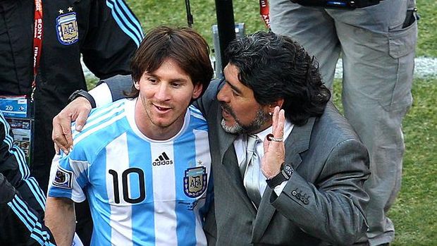 Argentine former football legend Diego Maradona (R) and Lionel Messi run during the friendly match 