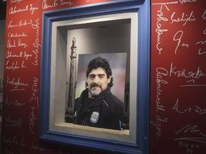 Maradona Meninggal, Eks Rekan Setim Menangis Saat Siaran Langsung TV