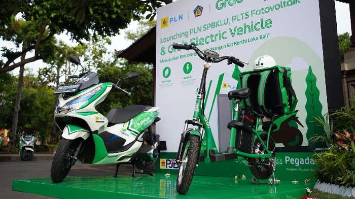 Peluncuran motor listrik di Bali.