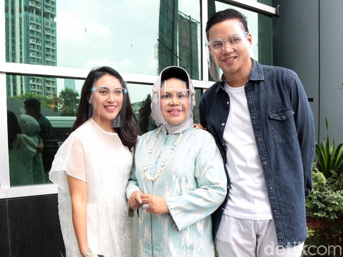 Hetty Koes Endang bersama Afifah dan Faldo Arsa da Aziz Hetty Koes Endang bersama Afifah dan Faldo Arsa da Aziz