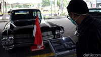 Salah satu mobil klasik yang ditampilkan di pameran tersebut adalah mobil Cadillac Fleetwood 75 keluaran tahun 1964.