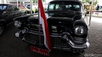 Mobil berwarna hitam dengan plat bertuliskan Indonesia 1 itu diketahui menjadi mobil dinas terakhir Bung Karno sebelum lengser dari tampuk kekuasaannya.