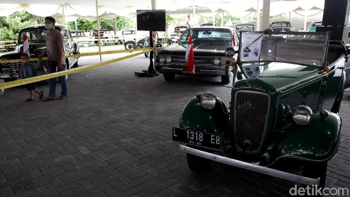 Pameran mobil klasik digelar di Yogyakarta. Di sana pengunjung dapat melihat beragam mobil klasik yang pernah digunakan Soekarno hingga Sultan Hamengkubuwono IX