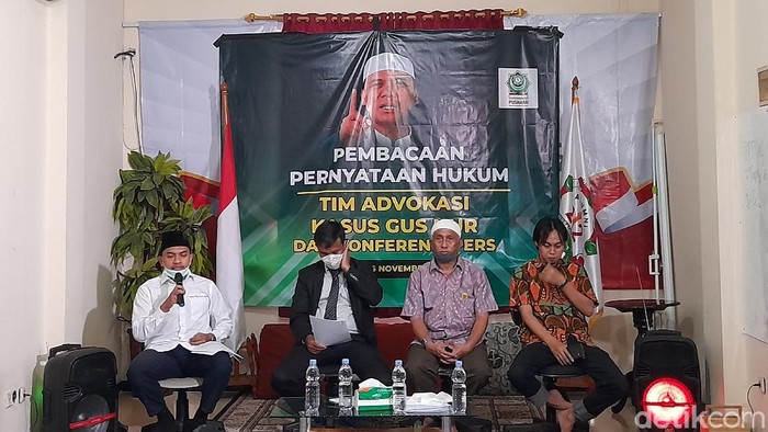 Konferensi pers tim pengacara Gus Nur di kantor PA 212