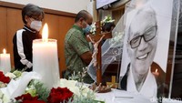 Penghormatan terakhir akan dilaksanakan di Lobby Rektorat UNPAR, pada hari Jumat, 27 November 2020, dengan Misa Requiem yang dipimpin oleh Mgr. Antonius Subianto Bunjamin, OSC, Uskup Bandung. Sekedar informasi, jenazah akan dikremasikan pada hari Minggu, 29 November 2020 di Krematorium Oasis Lestari, Tangerang.