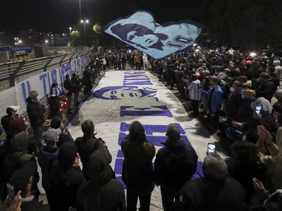 Maradona Tiada, Warga Naples Berduka