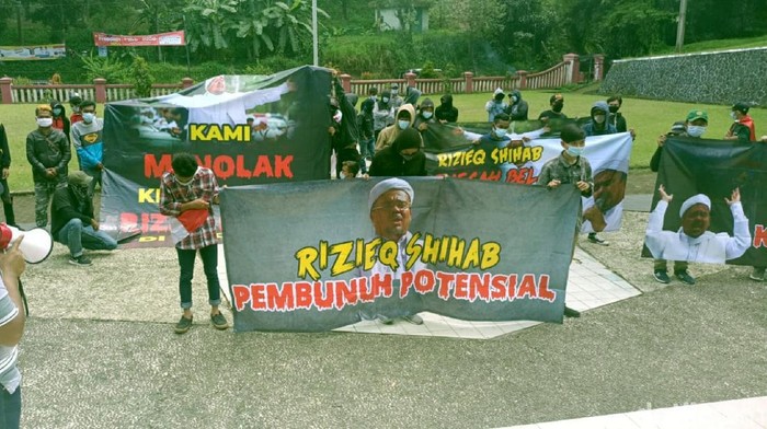 Massa di Sukabumi Tolak Habib Rizieq