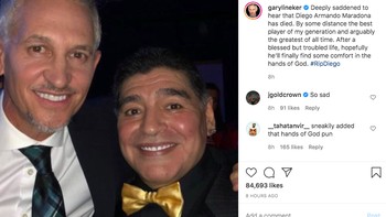 Gary Lineker, legenda Inggris, memajang fotonya bersama Maradona. Foto: istimewa