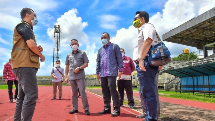 Menteri Pemuda dan Olahraga (Menpora) Zainudin Amali ingin lintasan atletik di Nusa Tenggara Barat (NTB) direnovasi.