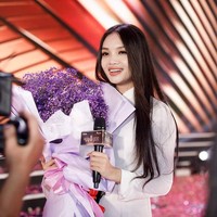 Datang dari latar belakang keluarga yang sederhana, Đỗ Thị Hà dikatakan bertekad untuk kuat untuk meraih mimpinya dengan belajar dan bekerja keras. Dilansir Angelopedia, wanita yang sedang kuliah tahun ke dua di National Economics University telah melakukan banyak profesi untuk mencari uang.Foto: Instagram @missworldvietnam