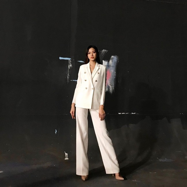 Hal itu pun terbayar karena ia berhasil menang sebagai Miss Vietnam 2020 yang salah satu hadiahnya adalah uang 350 juta Dong atau sekitar Rp 213 jutaan. Foto: Instagram @doha_20.07