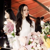 Selain menjadi model, ia dikatakan juga bekerja sebagai pembawa atau pengantar anak-anak sapi hingga pelayan. Foto: Instagram @missworldvietnam
