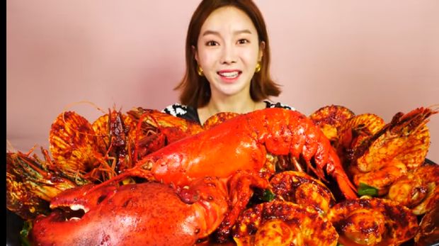 Mukbang Lobster Raksasa Seberat 3 Kilogram