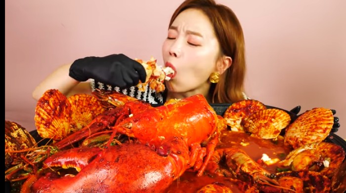 Mukbang Lobster Raksasa Seberat 3 Kilogram