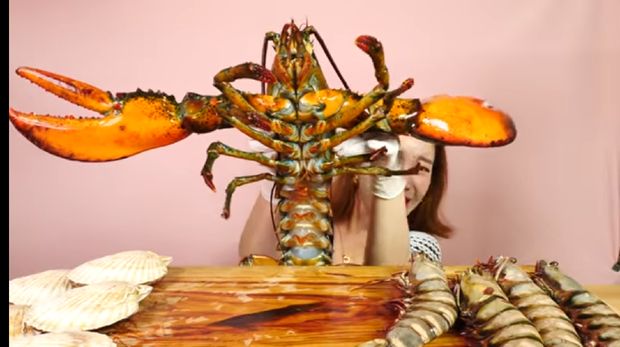 Mukbang Lobster Raksasa Seberat 3 Kilogram