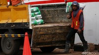 Selain itu, akan ada sejumlah fasilitas tambahan di kawasan stasiun tersebut, beberapa di antaranya adalah shelter ojek online hingga kolam resapan air.