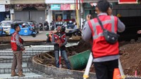 Diketahui, Stasiun Tebet jadi salah satu stasiun kereta utama di kawasan Ibu Kota. Tak sedikit warga yang beraktivitas dengan menggunakan kereta datang dan pergi dari stasiun tersebut.