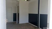 Rumah ramah gempa ini  memiliki karakteristik tersendiri, umumnya dilingkupi pondasi yang memenuhi standar dan telah teruji coba aman dari goncangan besar. UPVC, bahan yang digunakan untuk membuat rumah ramah gempa ini pun boleh dibilang cukup murah dan ringan. Selain murah dan ringan, bahan yang digunakan ini juga memiliki ketahanan terhadap api, banjir dan mudah perawatannya.