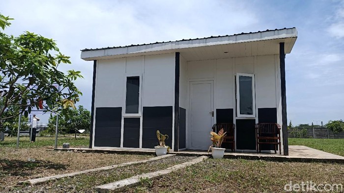 Penampakan Rumah Ramah Gempa Berbahan UPVC Seharga Puluhan Juta Rumah ramah gempa berbahan UPVC bisa jadi alternatif hunian di kawasan rawan gempa seperti di Indonesia. Bermodalkan Rp 65 jutaan warga bisa membangun rumah itu