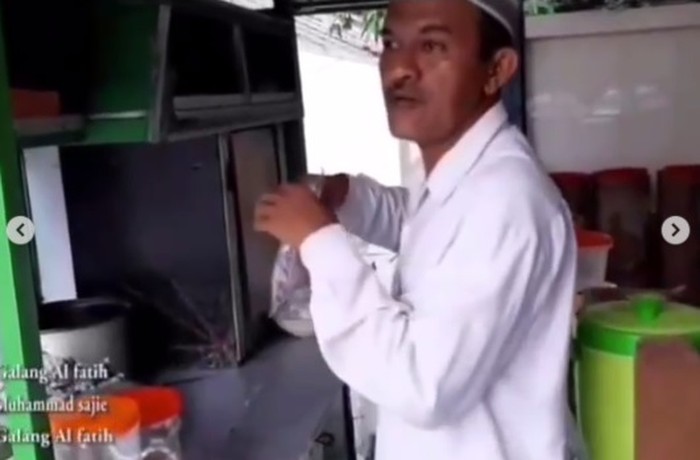 Penjual Mie Ayam yang Hobi Sedekah